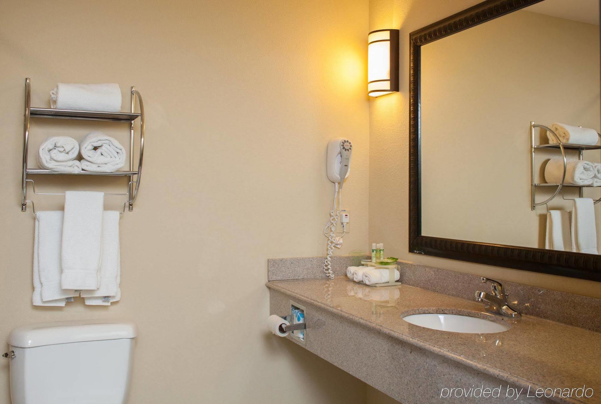 Holiday Inn Express Hotel & Suites Waller By Ihg Екстериор снимка