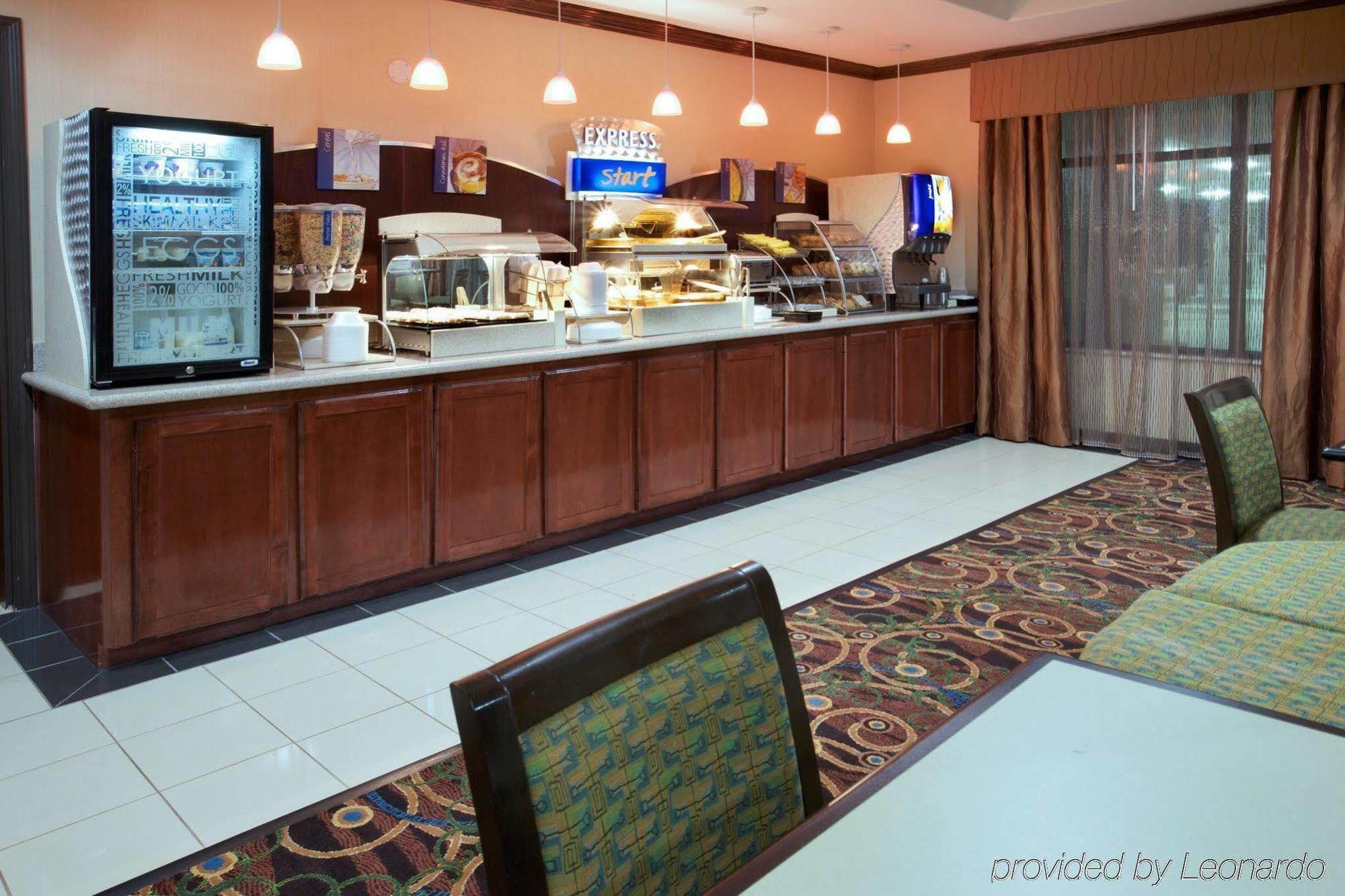Holiday Inn Express Hotel & Suites Waller By Ihg Екстериор снимка